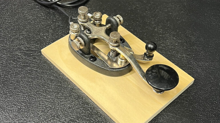Morse code key