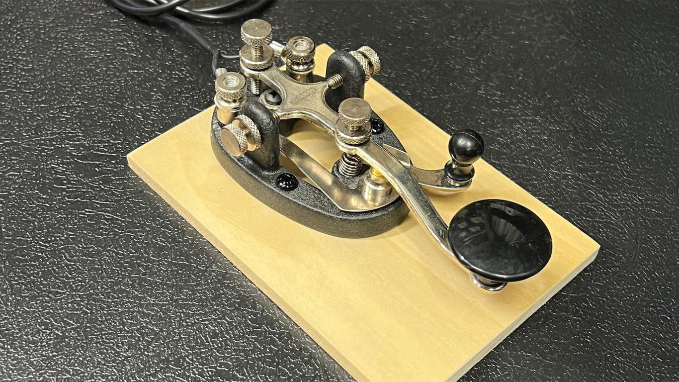 Morse code key